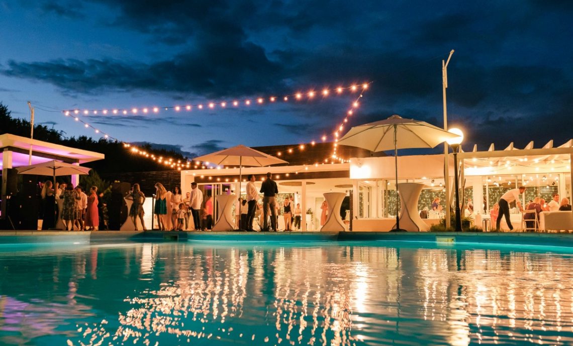 Locatiile TreeHouse - locatii de evenimente companii in aer liber in natura la padure cu piscina