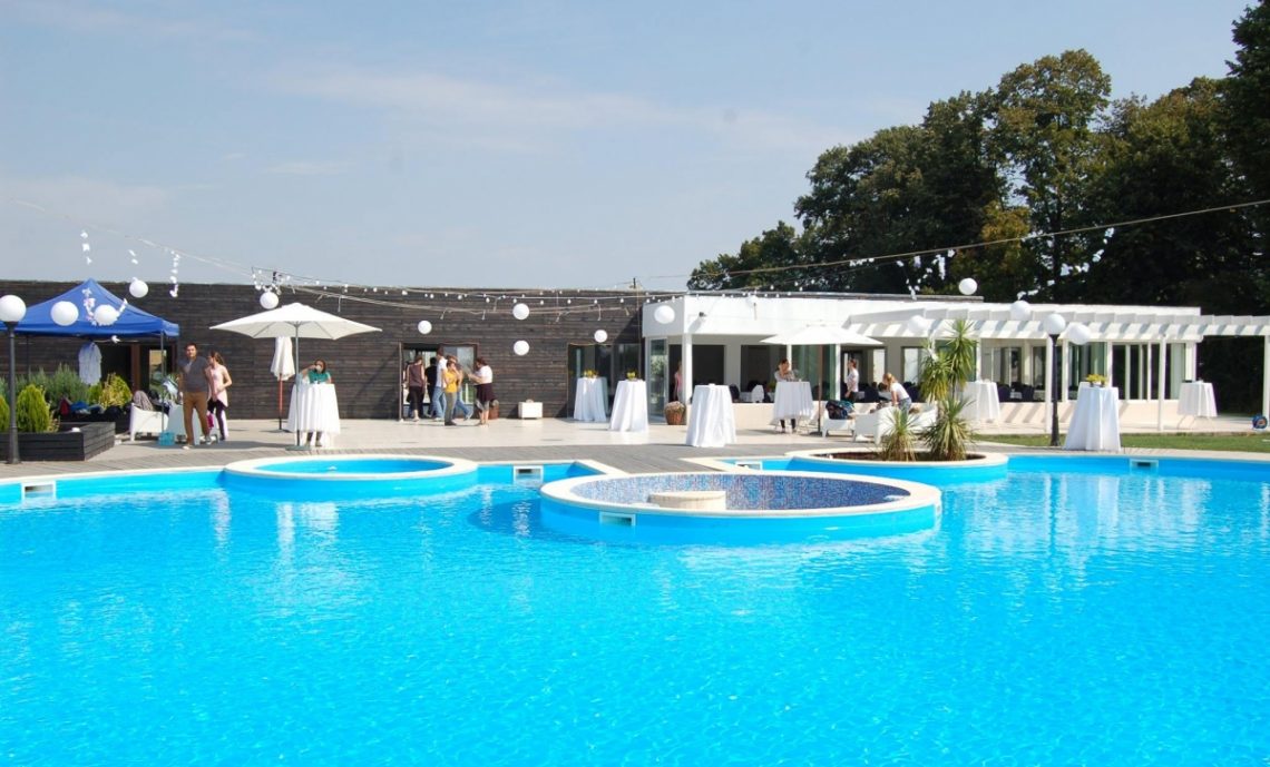 Locatiile TreeHouse - locatii de evenimente companii in aer liber in natura la padure cu piscina