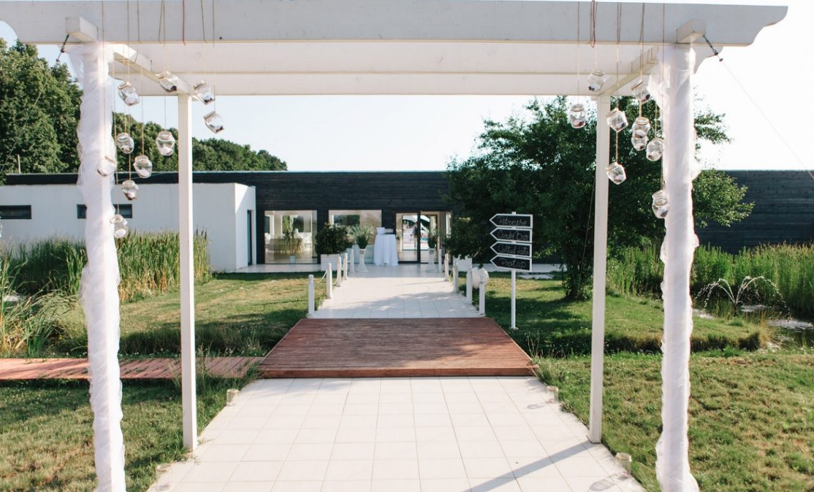 Locatiile TreeHouse - locatii de evenimente companii in aer liber in natura la padure cu piscina