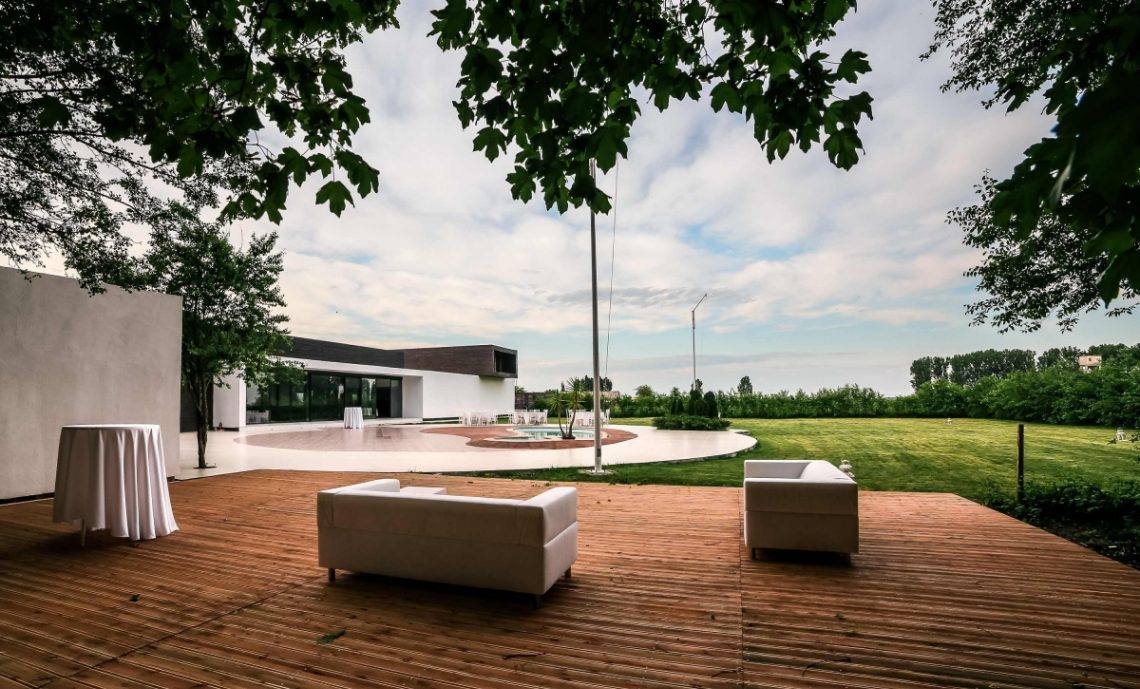 Locatiile TreeHouse - locatii de evenimente companii in aer liber in natura la padure cu piscina