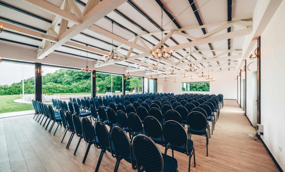 Locatiile TreeHouse - locatii de evenimente companii in aer liber in natura la padure cu piscina