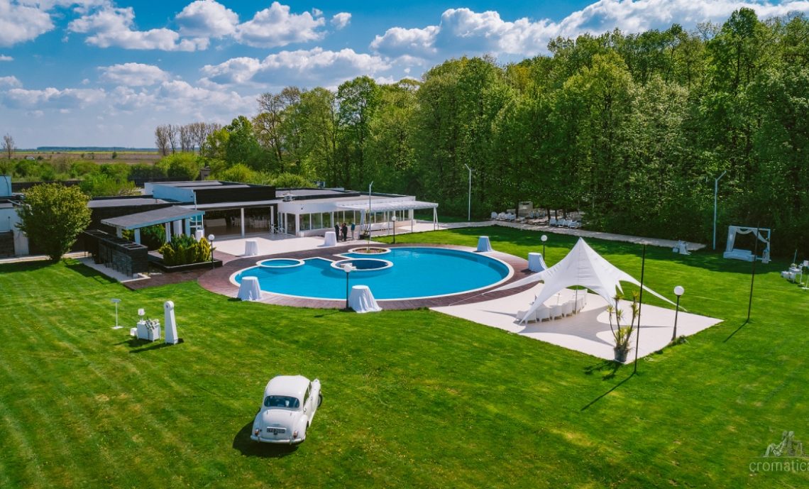 TreeHouse-Lagoon-eveniment-corporate-in-natura-piscina-padre-gradina