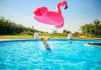 Locatiile TreeHouse - locatii de evenimente companii in aer liber in natura la padure cu piscina