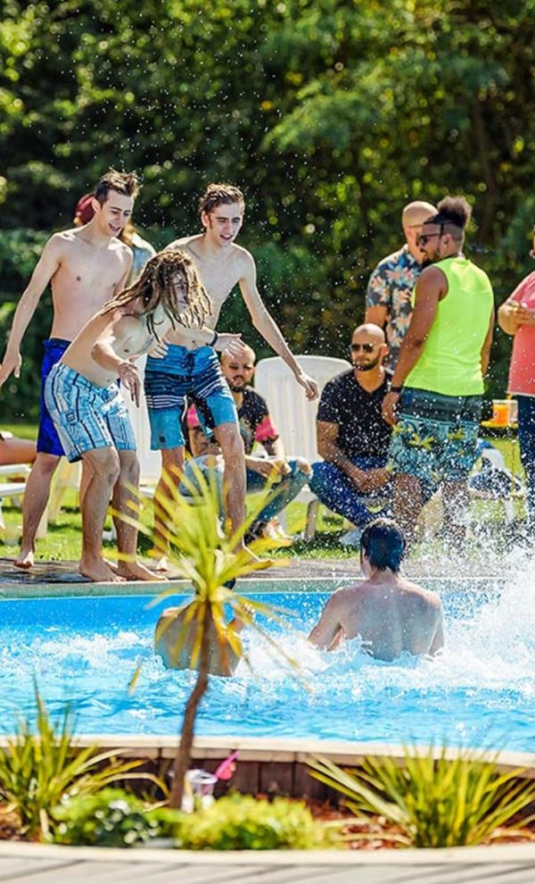 Locatiile TreeHouse - locatii de nunti in aer liber in natura - top locatii de nunta la padure-piscina