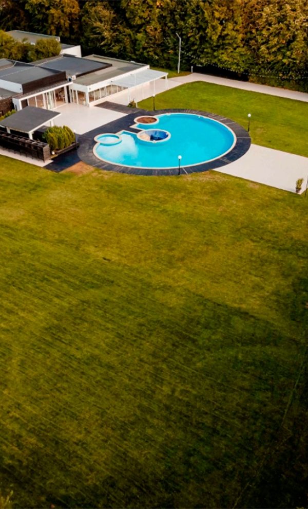 Locatiile TreeHouse - locatii de nunti in aer liber in natura - top locatii de nunta la padure-piscina