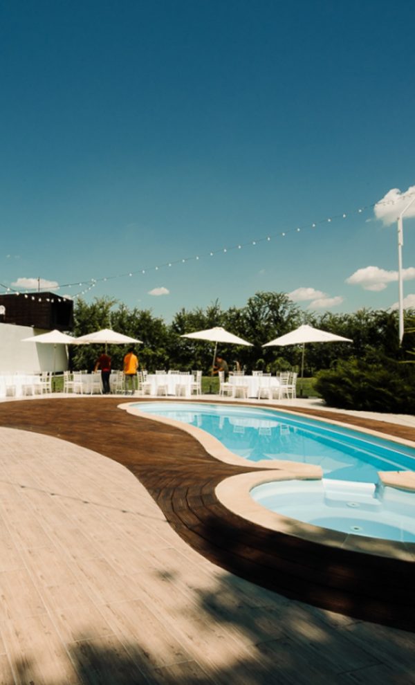 Locatiile TreeHouse - locatii de nunti in aer liber in natura - top locatii de nunta la padure-piscina