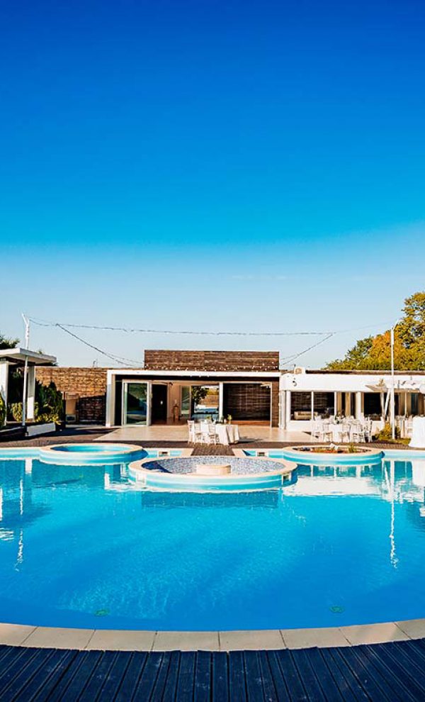 Locatiile TreeHouse - locatii de nunti in aer liber in natura - top locatii de nunta la padure-piscina