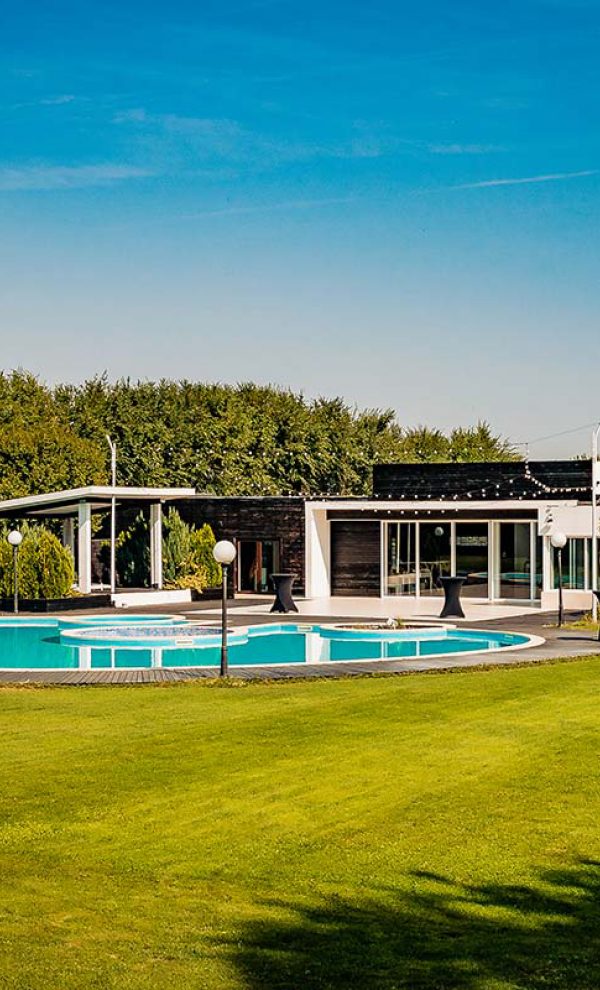 Locatiile TreeHouse - locatii de nunti in aer liber in natura - top locatii de nunta la padure-piscina