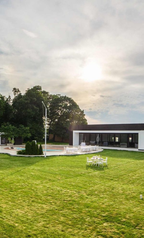 Locatiile TreeHouse - locatii de nunti in aer liber in natura - top locatii de nunta la padure-piscina