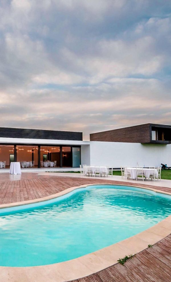 Locatiile TreeHouse - locatii de nunti in aer liber in natura - top locatii de nunta la padure-piscina