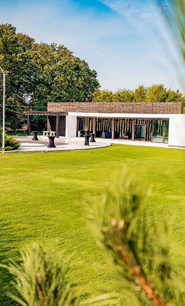 Locatiile TreeHouse - locatii de nunti in aer liber in natura - top locatii de nunta la padure-piscina