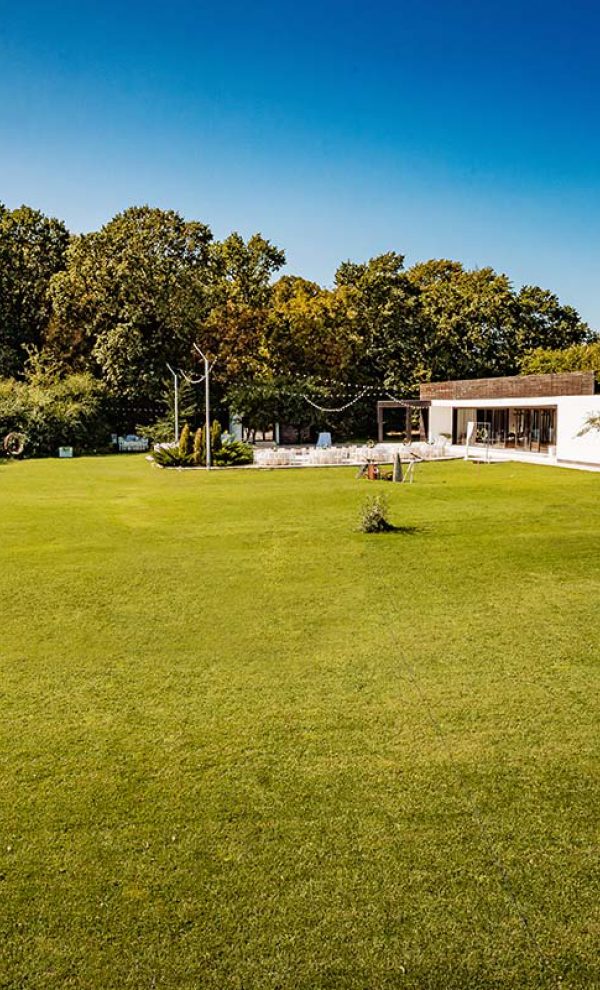 Locatiile TreeHouse - locatii de nunti in aer liber in natura - top locatii de nunta la padure-piscina