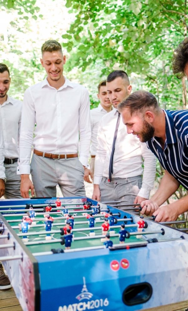 petrecere la piscina