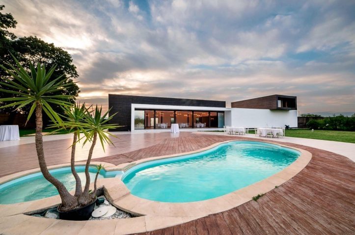 Locatiile TreeHouse - locatii de evenimente companii in aer liber in natura la padure cu piscina