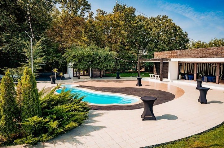 Locatiile TreeHouse - locatii de evenimente companii in aer liber in natura la padure cu piscina