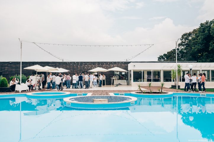 Locatiile TreeHouse - locatii de nunti in aer liber in natura - top locatii de nunta la padure-piscina