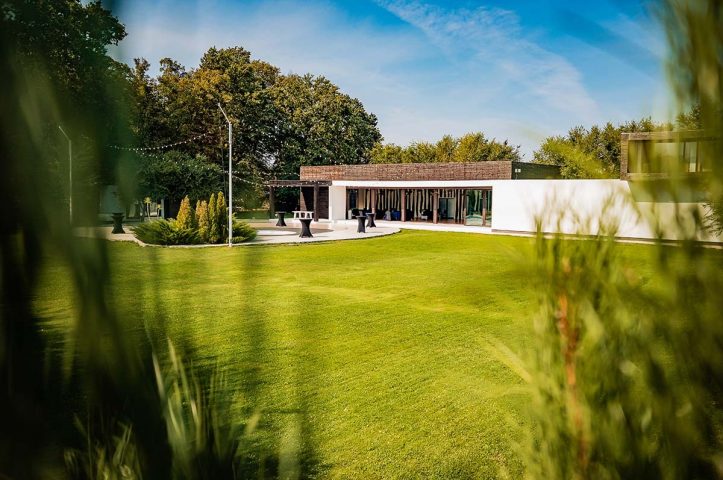 Locatiile TreeHouse - locatii de nunti in aer liber in natura - top locatii de nunta la padure-piscina