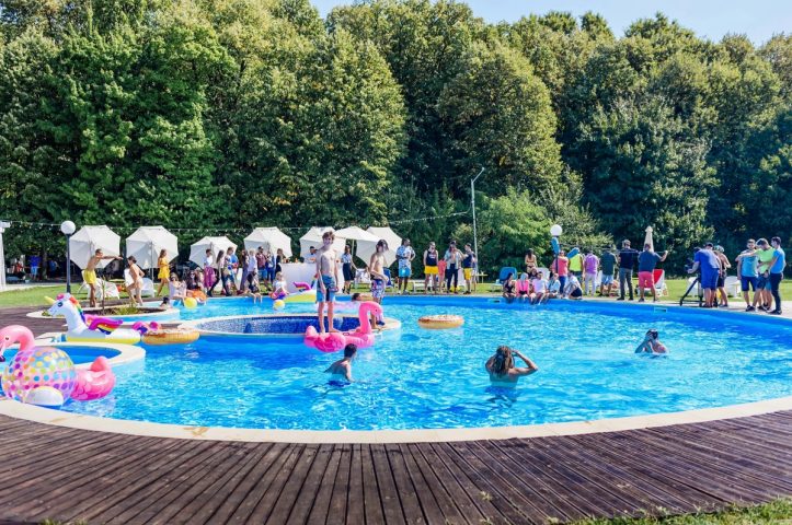 Locatiile TreeHouse - locatii de nunti in aer liber in natura - top locatii de nunta la padure-piscina