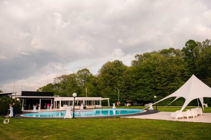 Locatiile TreeHouse - locatii de nunti in aer liber in natura - top locatii de nunta la padure-piscina