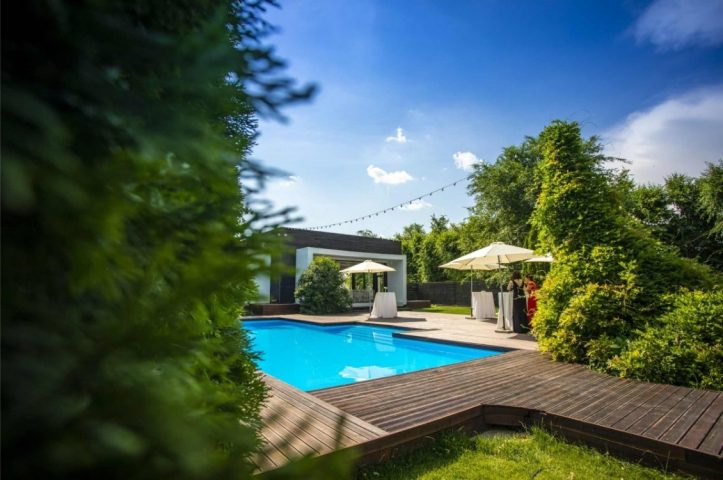 Locatiile TreeHouse - locatii de nunti in aer liber in natura - top locatii de nunta la padure-piscina