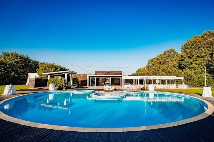 Locatiile TreeHouse - locatii de nunti in aer liber in natura - top locatii de nunta la padure-piscina