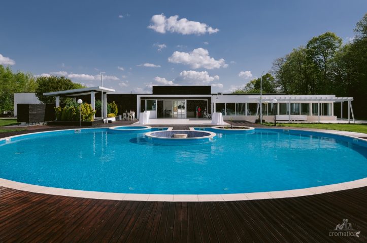 Locatiile TreeHouse - locatii de nunti in aer liber in natura - top locatii de nunta la padure-piscina