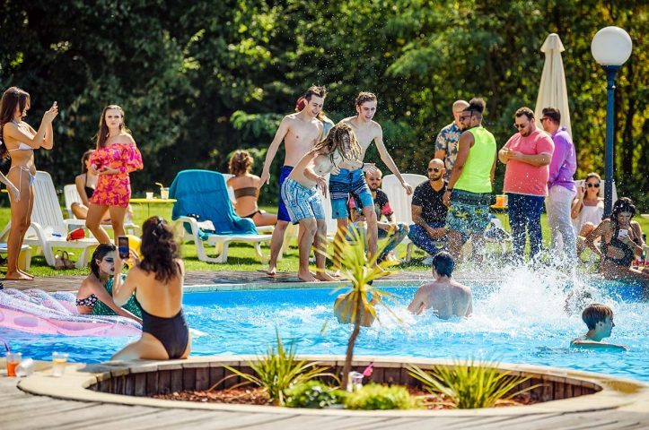 Locatiile TreeHouse - locatii de nunti in aer liber in natura - top locatii de nunta la padure-piscina