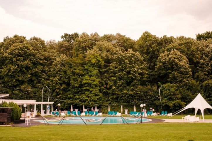 Locatiile TreeHouse - locatii de nunti in aer liber in natura - top locatii de nunta la padure-piscina