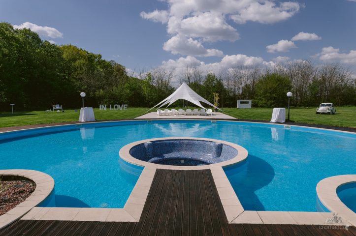 Locatiile TreeHouse - locatii de nunti in aer liber in natura - top locatii de nunta la padure-piscina