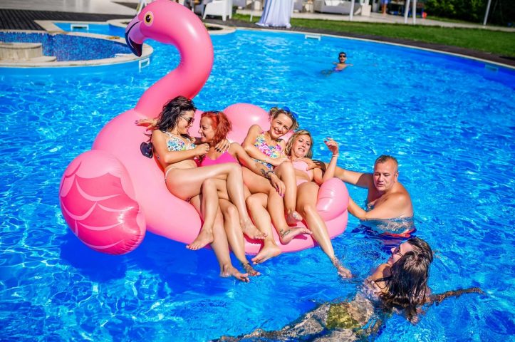 Locatiile TreeHouse - locatii de nunti in aer liber in natura - top locatii de nunta la padure-piscina