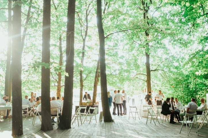 petrecere corporate piscina in aer liber