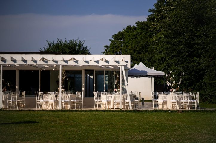 petrecere corporate piscina in aer liber