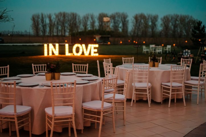 reambuilding in natura petrecere piscina 