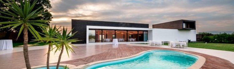 Locatiile TreeHouse - locatii de evenimente companii in aer liber in natura la padure cu piscina