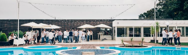 Locatiile TreeHouse - locatii de evenimente companii in aer liber in natura la padure cu piscina