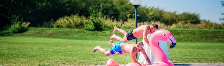 petrecere companie aer liber