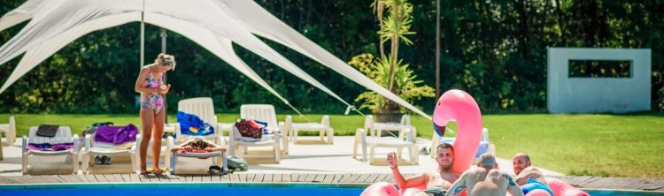 petrecere companie aer liber