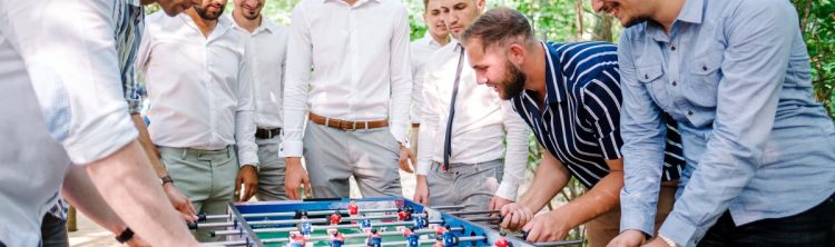 petrecere la piscina