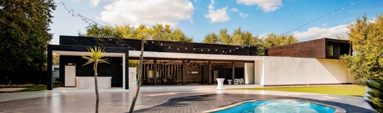 petrecere la piscina