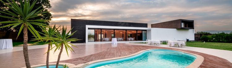 petrecere la piscina