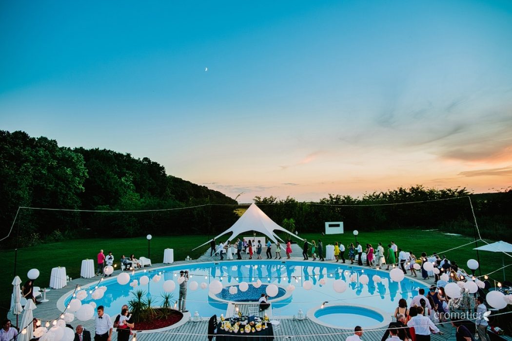 corporate pool party in natura