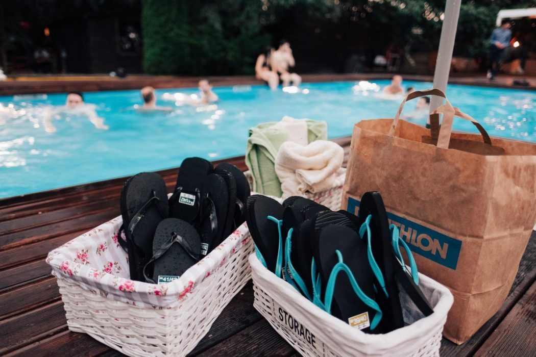 corporate pool party in natura