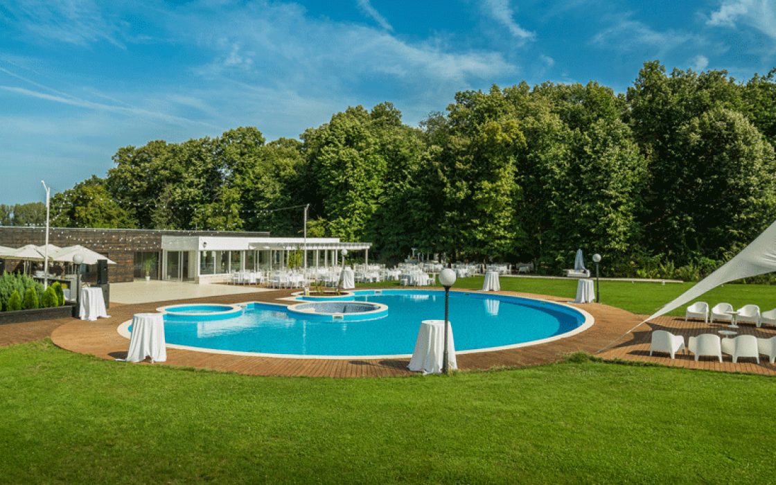 Locatiile TreeHouse - locatii de nunti in aer liber in natura - top locatii de nunta la padure-piscina