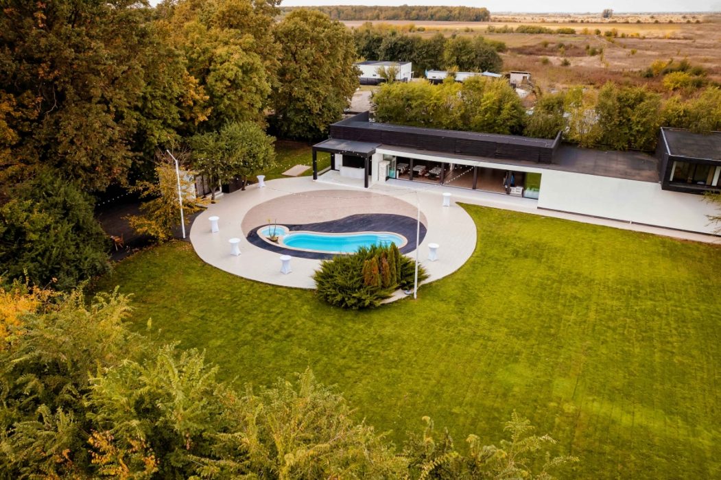 Locatiile TreeHouse - locatii de nunti in aer liber in natura - top locatii de nunta la padure-piscina