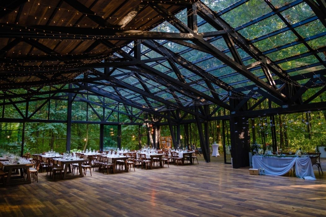 Locatiile TreeHouse - locatii de nunti in aer liber in natura - top locatii de nunta la padure-piscina