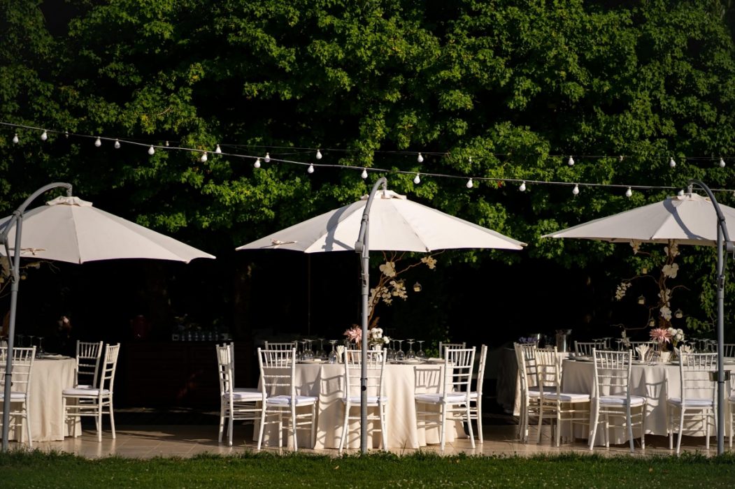 petrecere corporate piscina in aer liber