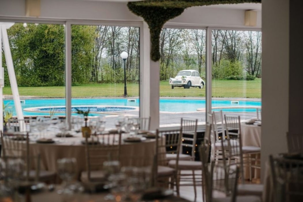 petrecere corporate piscina in aer liber