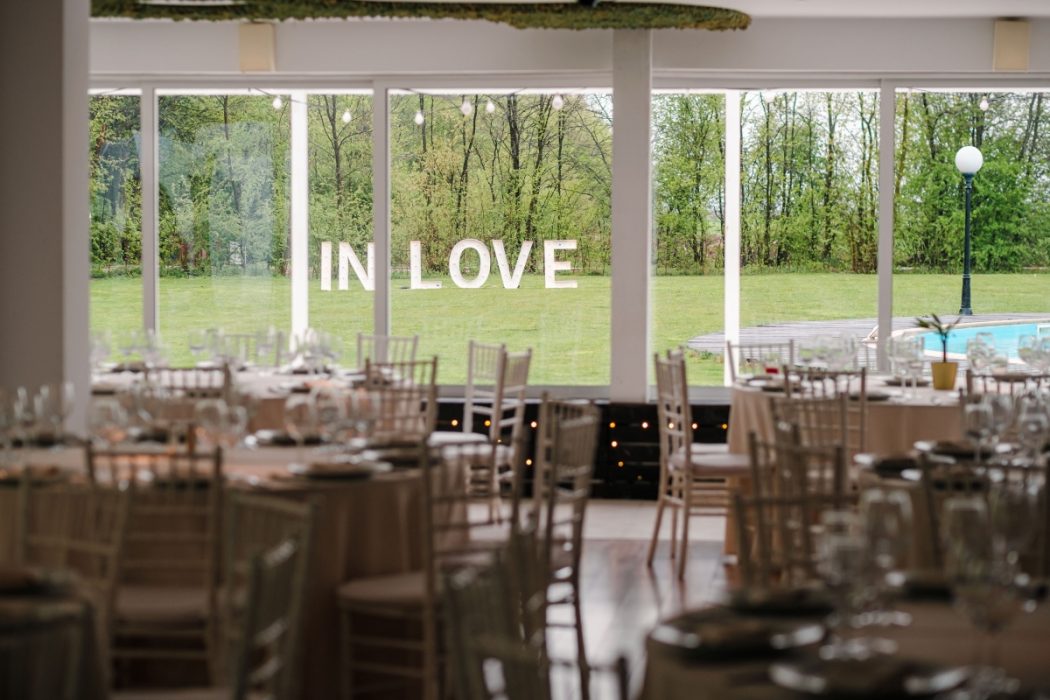 reambuilding in natura petrecere piscina 