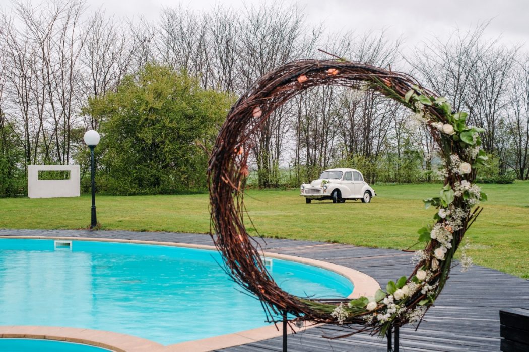 reambuilding in natura petrecere piscina 