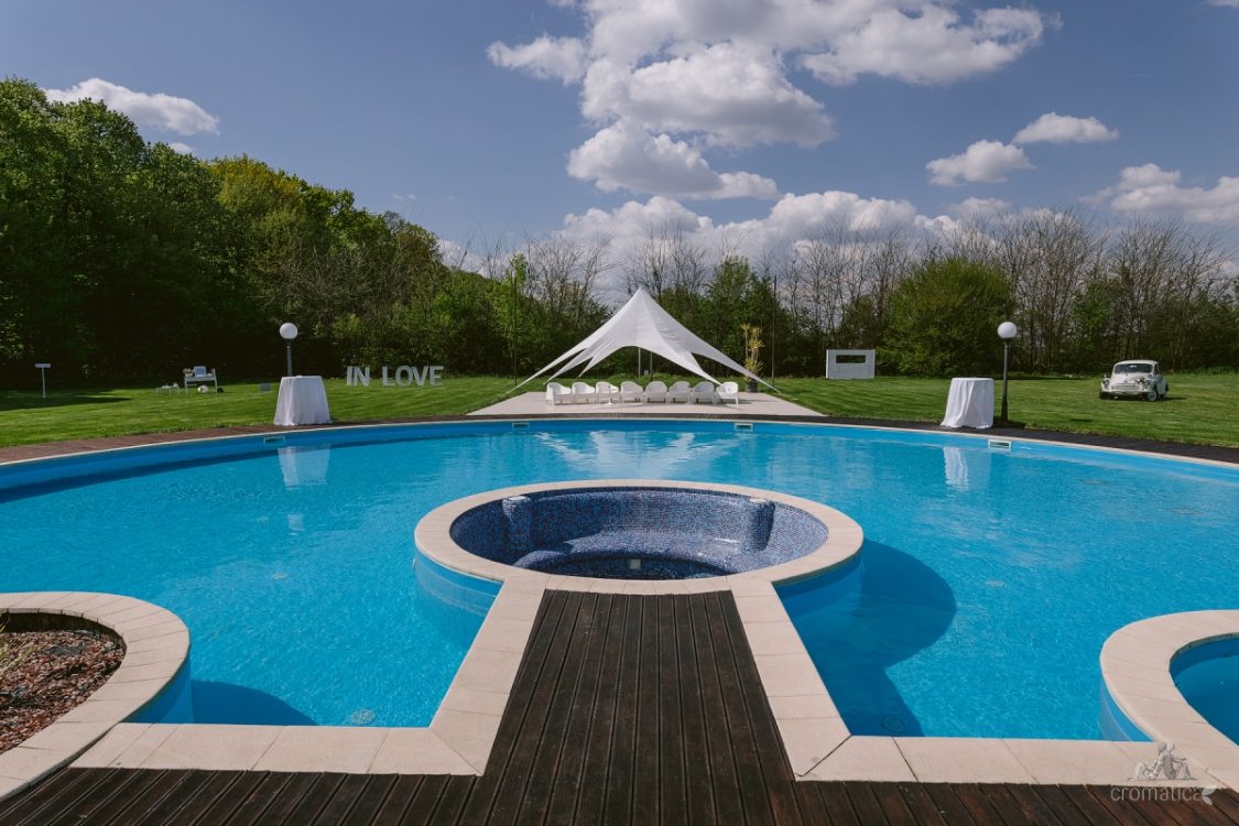 Locatiile TreeHouse - locatii de nunti in aer liber in natura - top locatii de nunta la padure-piscina